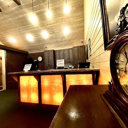 Pinewoods Resort And Rv Park Duck Creek Village エクステリア 写真