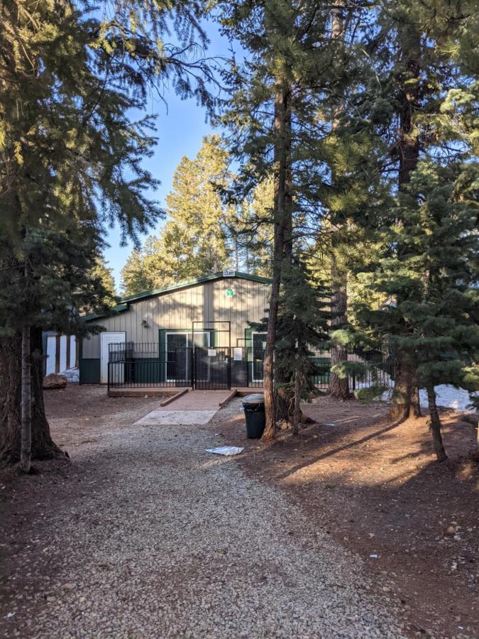 Pinewoods Resort And Rv Park Duck Creek Village エクステリア 写真