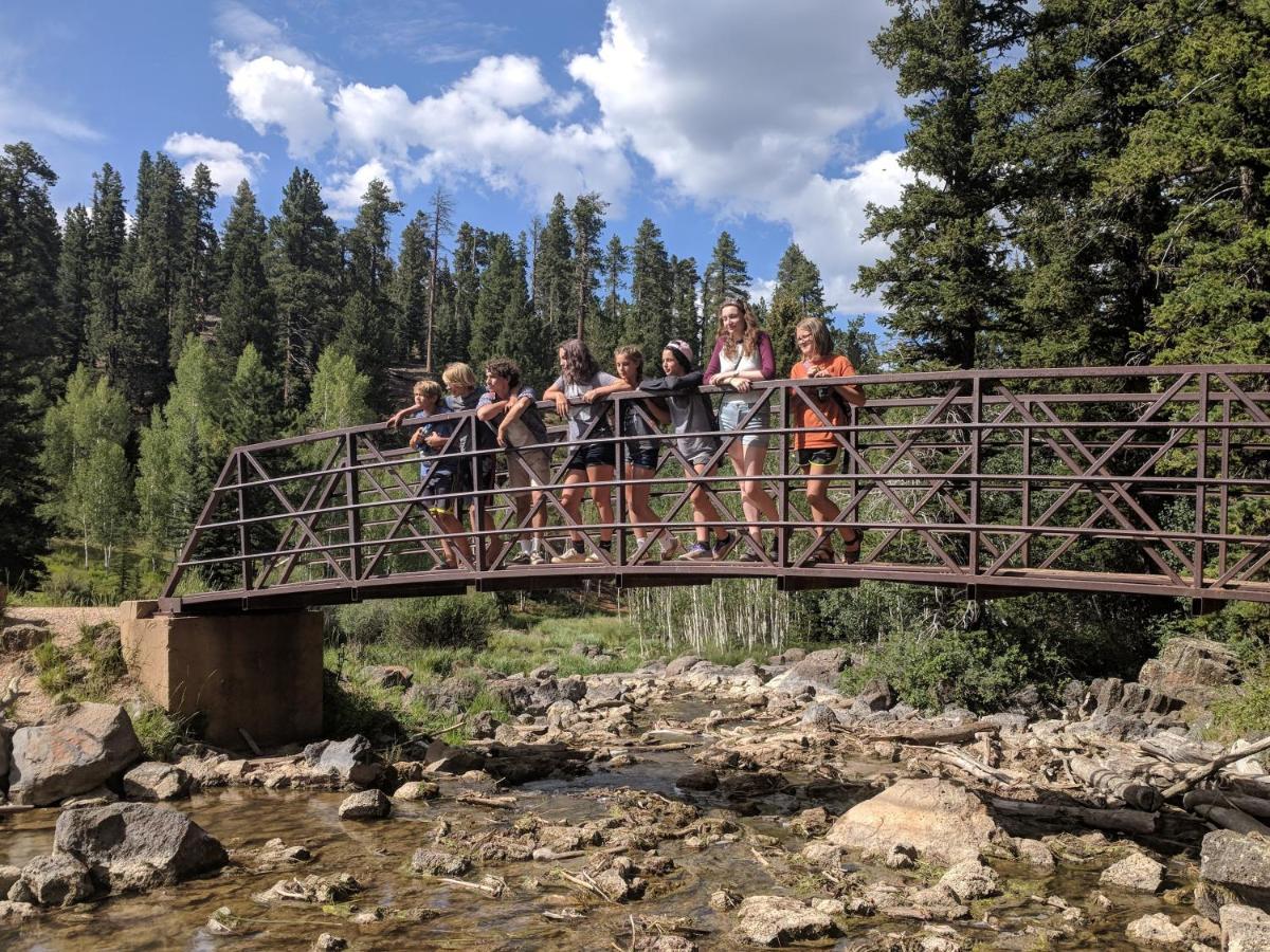 Pinewoods Resort And Rv Park Duck Creek Village エクステリア 写真