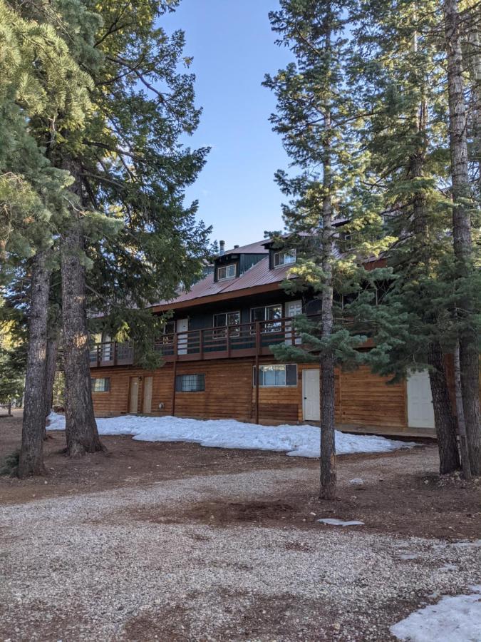 Pinewoods Resort And Rv Park Duck Creek Village エクステリア 写真