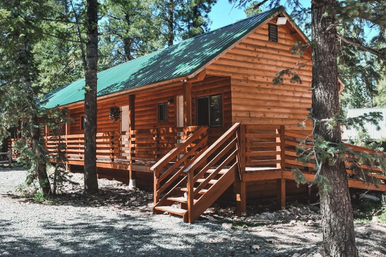 Pinewoods Resort And Rv Park Duck Creek Village エクステリア 写真