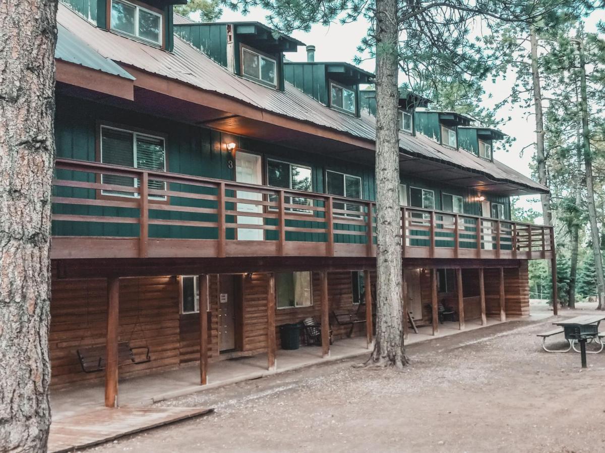 Pinewoods Resort And Rv Park Duck Creek Village エクステリア 写真