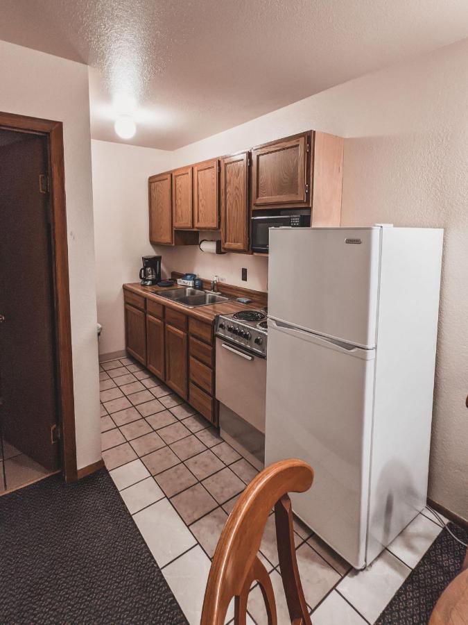 Pinewoods Resort And Rv Park Duck Creek Village エクステリア 写真